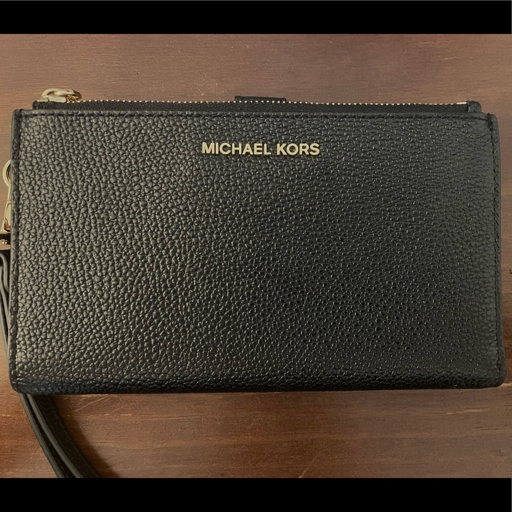 Micheal Kors Adele Leather Smartphone Wallet